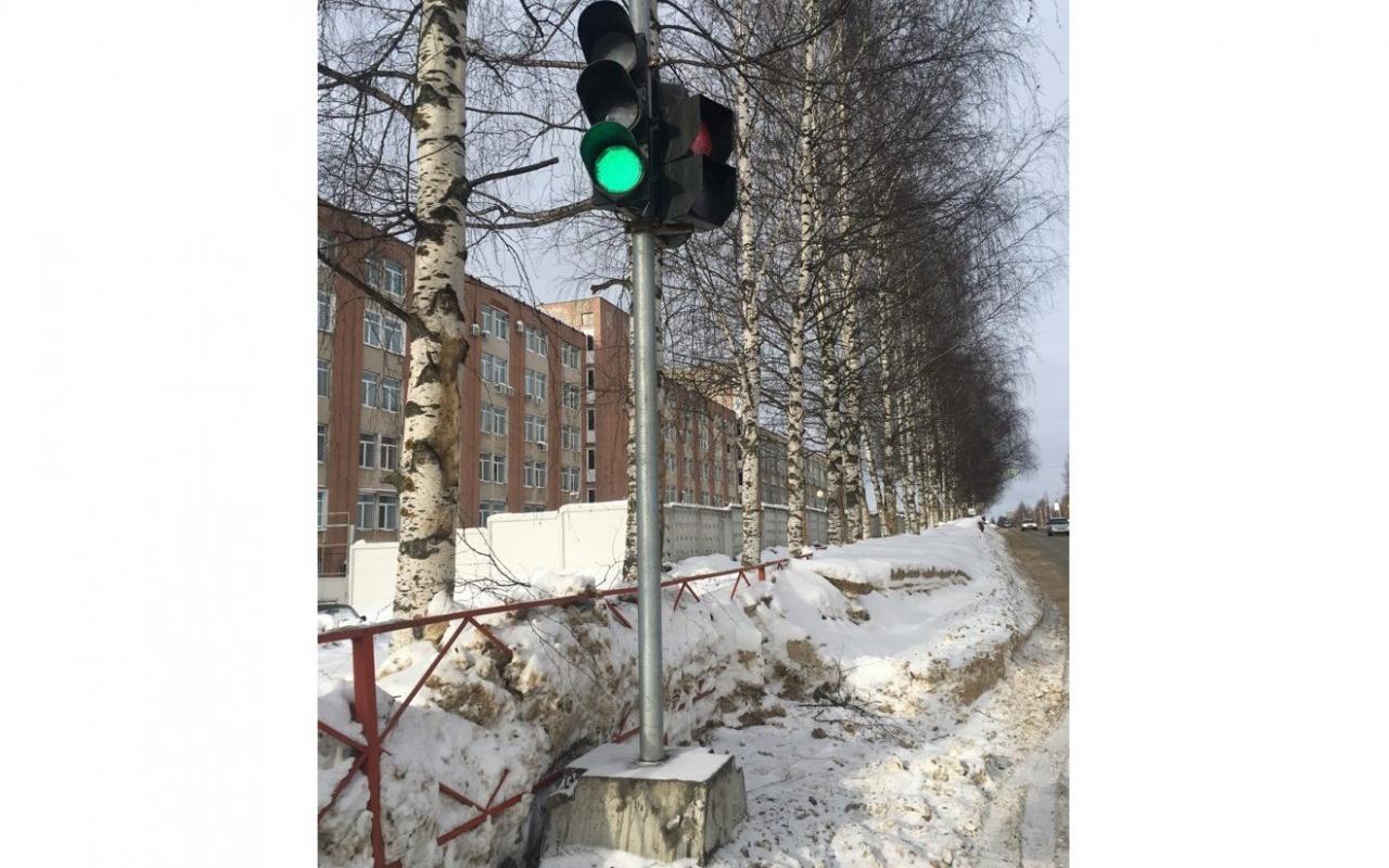 Известно, сколько виновник ДТП заплатит за сбитый светофор на улице Ленина