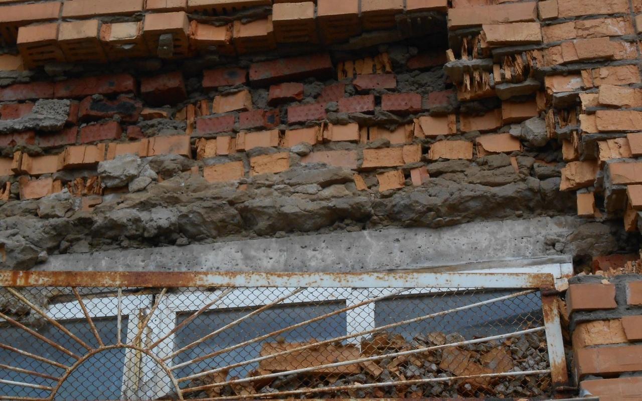 В Кирово-Чепецке рушится стена школы: проверка слухов