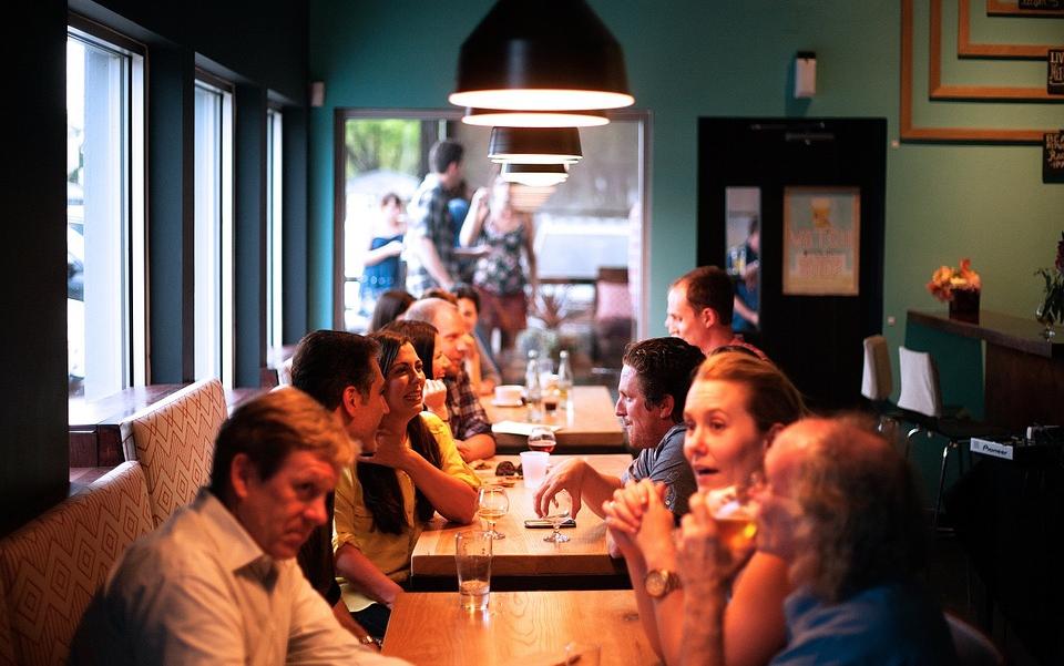 Кировская область попала в лидеры рейтинга по размеру чека в ресторанах в Международный женский день