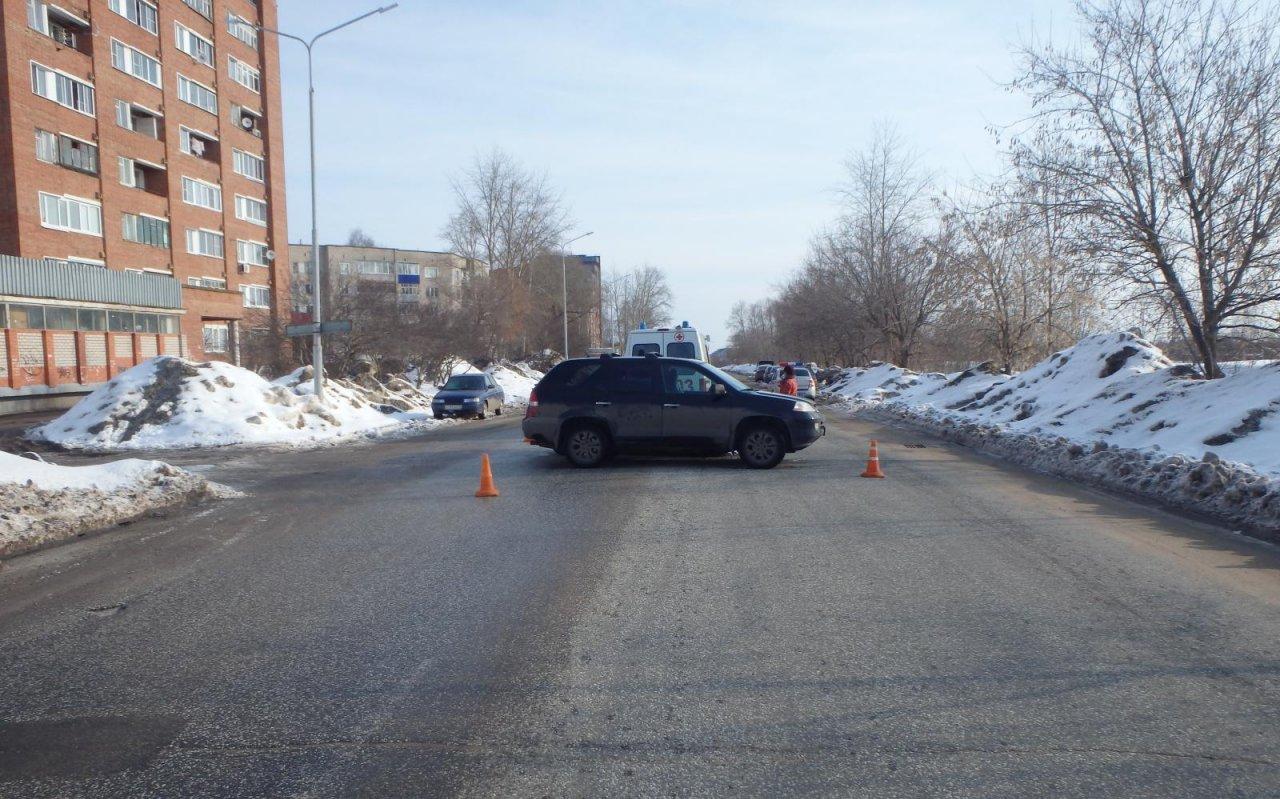 В Чепецке на Некрасова водитель Acura не пропустила ВАЗ: пострадала женщина