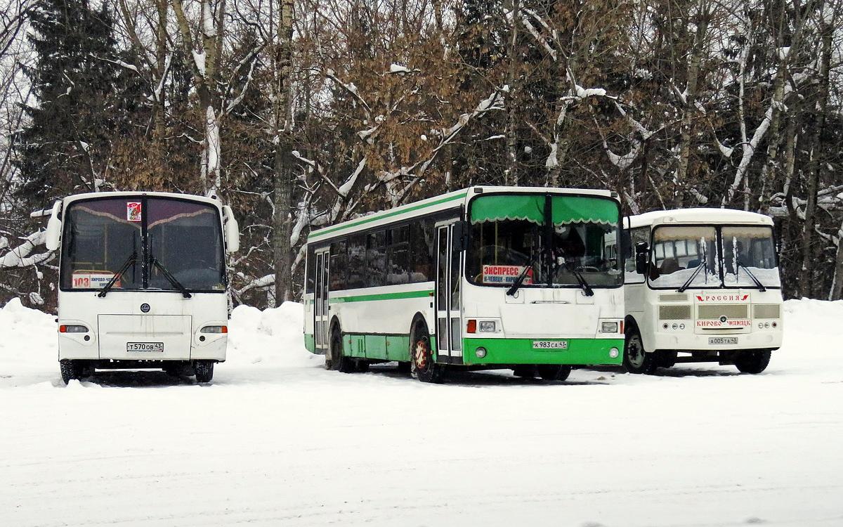 В Чепецке из-за плохой дороги отменили один из автобусных маршрутов
