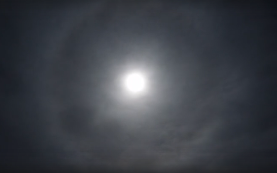 В Кировской области запечатлели редкое небесное явление - лунное гало