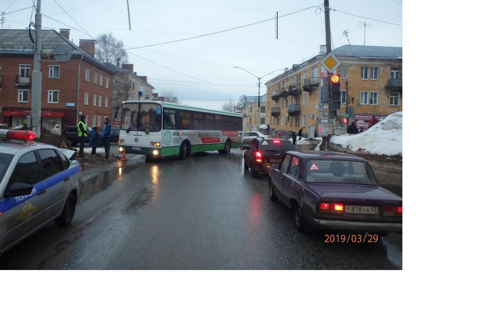 Автобус сбил женщину в Чепецке: появились подробности ДТП