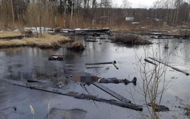 В Кировской области в яме с мазутом нашли тело мужчины