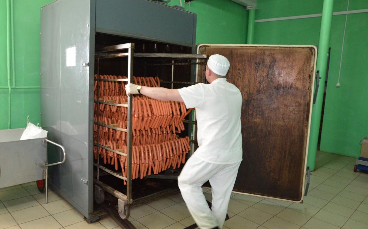 "Рыбные и мясные блюда, салат из свежих овощей, чай": чем кормят заключенных в Кировской области