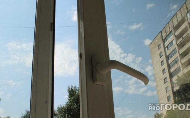 В Кирово-Чепецке из окна с высоты 4 этажа выпал 2-летний ребенок