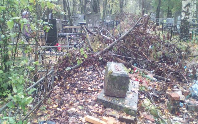 "Грязно и нет воды": чепчане пожаловались на ужасное состояние кладбищ