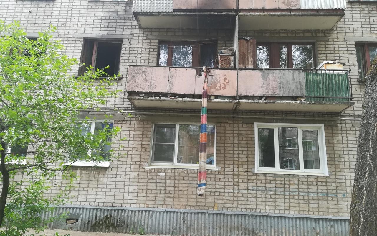 «Жители хотели спуститься из горящей квартиры по дорожке»
