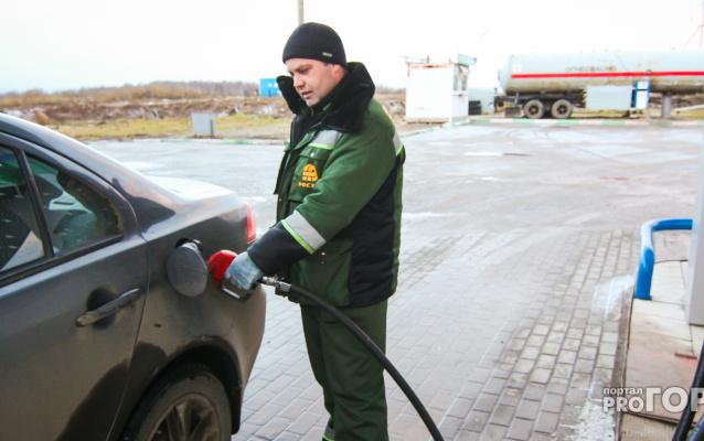 ФАС зафиксировала невыполнение нефтяными компаниями условий заморозки цен на бензин