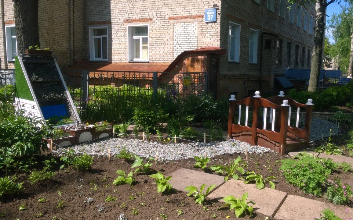 В Кирово-Чепецке появился цветущий сад