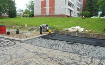 Чепецкие власти отчитались о ремонте трех дворовых территорий в городе