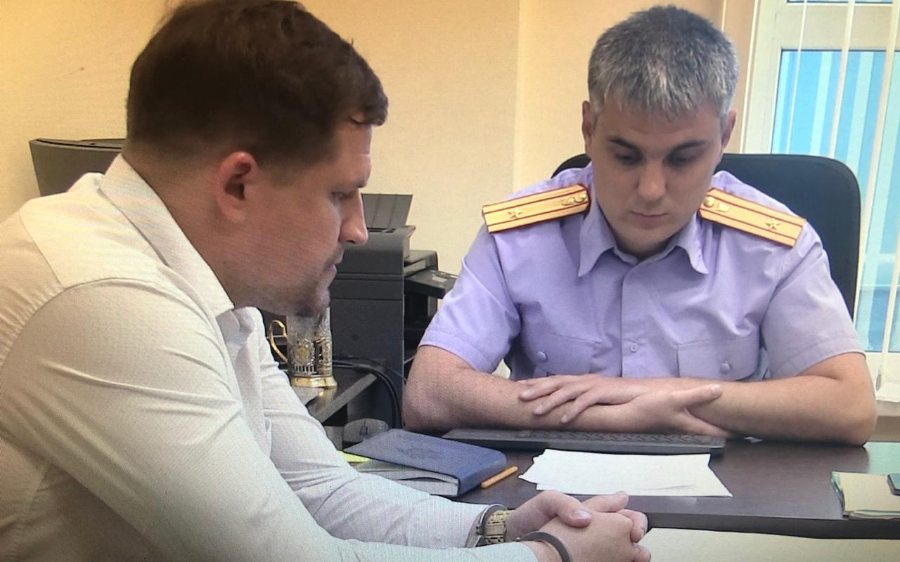 Видео: сотрудники ФСБ задержали за взятку бывшего заместителя главы администрации Чепецка