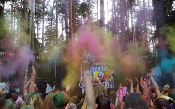 Фоторепортаж: в Кирово-Чепецке прошел фестиваль красок