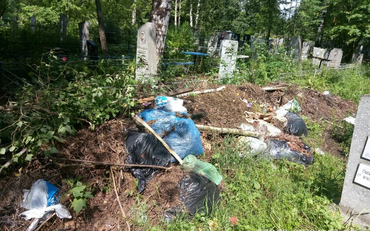 В Чепецке собирают выпускников, чтобы прибрать могилу любимой учительницы