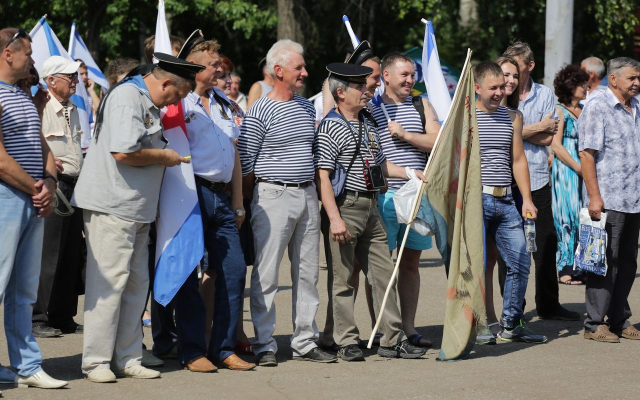 Мастер-класс по скандинавской ходьбе и шествие ВМФ: мероприятия на выходные в Чепецке