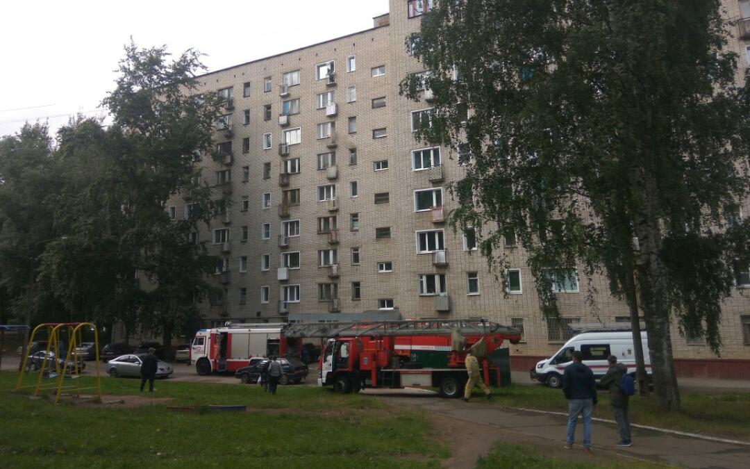 «Детей в одеялах выносили на руках»: очевидцы о пожаре на улице Ленина в Чепецке