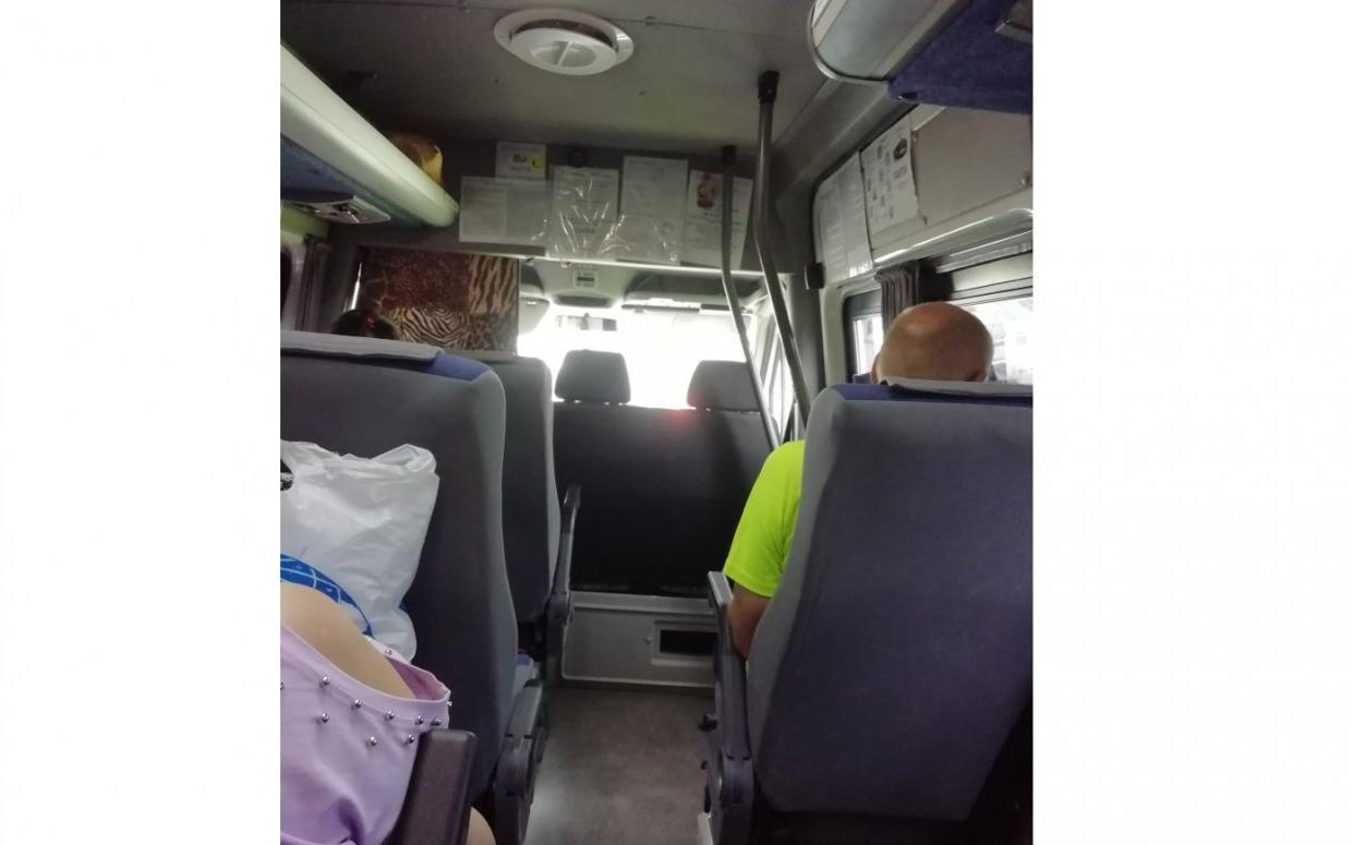 Украденные с кладбища букеты и водители-хамы маршруток: главное из соцсетей за неделю