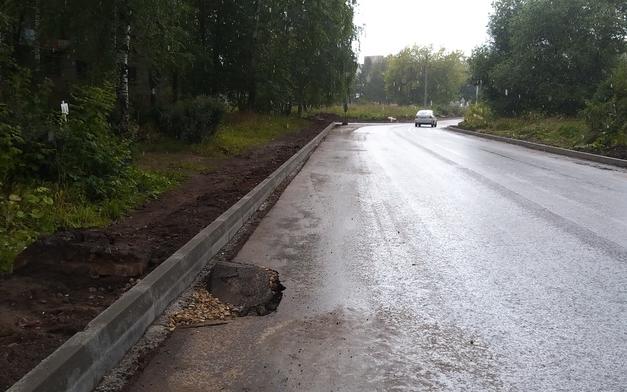 Фото дня: в Кирово-Чепецке разрушился новый асфальт