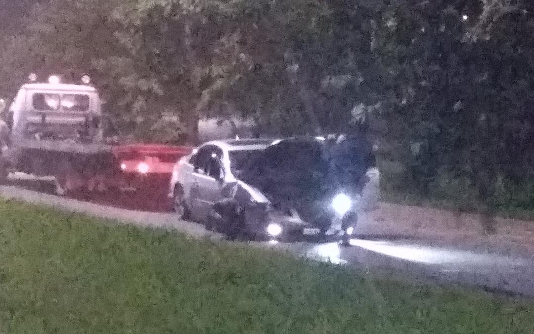 В Чепецке водитель на редком японском авто влетел в опору ЛЭП и скрылся