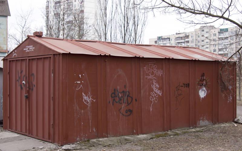 В Кирово-Чепецке при демонтаже гаража пострадали двое мужчин