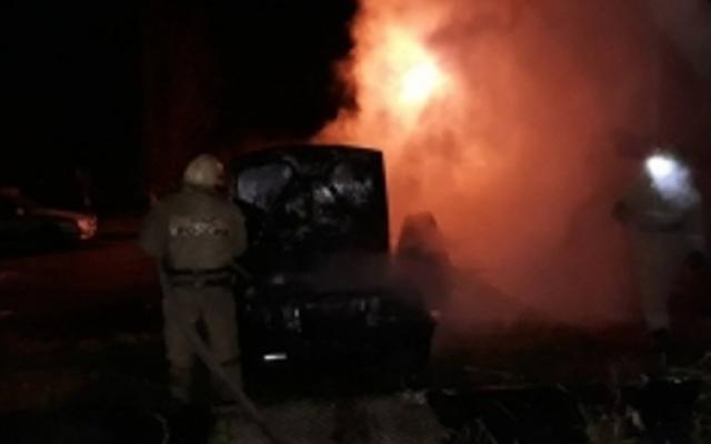 В Кирово-Чепецком районе неизвестный поджег иномарку