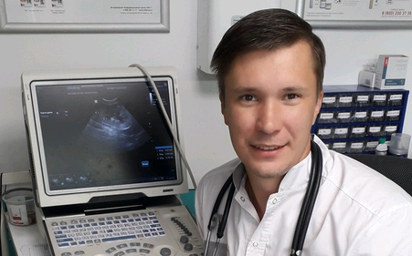 «Однажды довелось лечить бегемота»: история ветеринара из Чепецка