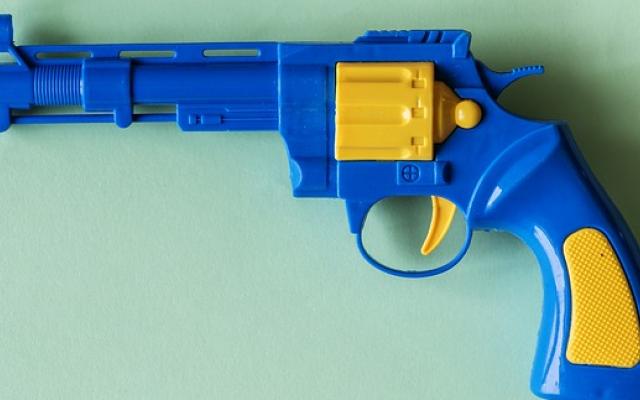 "Сын может лишиться зрения": в Чепецке ребенку на улице выстрелили в глаз