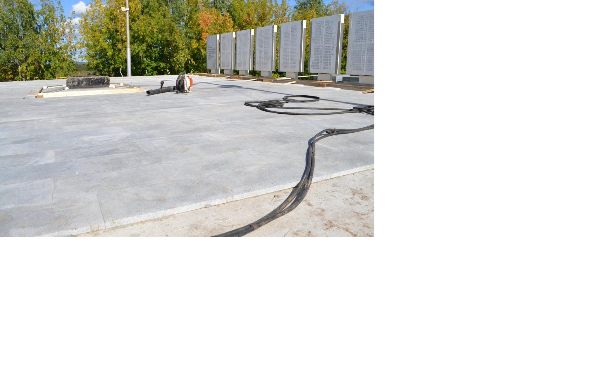 Фото дня: в Кирово-Чепецке продолжается реконструкция мемориала Вечный огонь