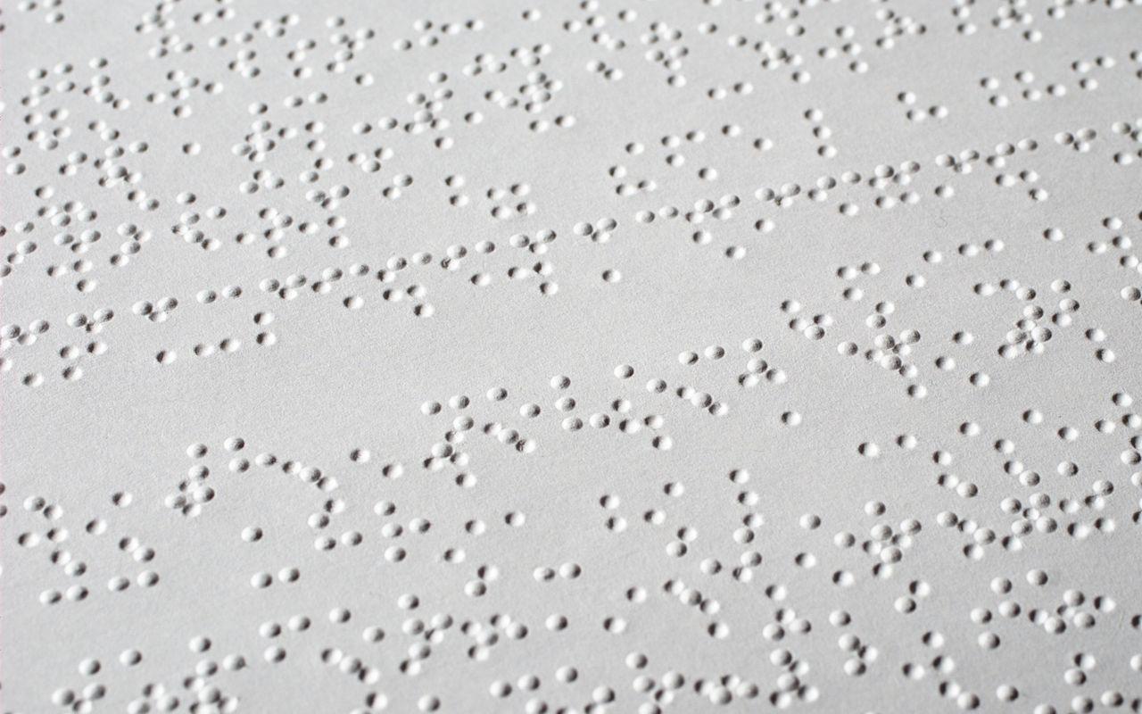 Чепецкой библиотеке внесли представление из-за отсутствия литературы для слепых