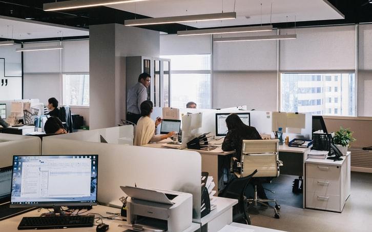 В НИИ медицины труда рассказали о негативных последствиях работы в офисе