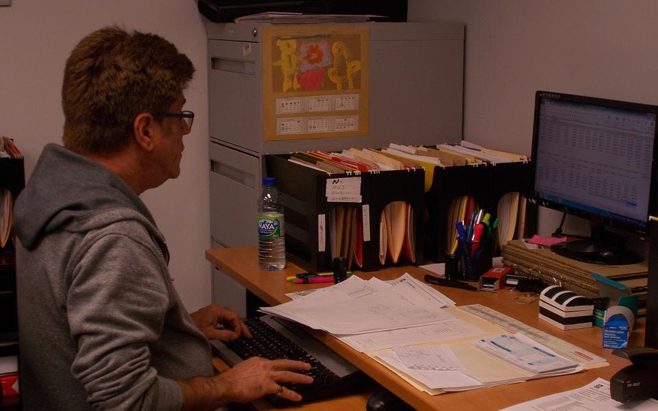 Топ-15 самых скучных профессий по версии россиян