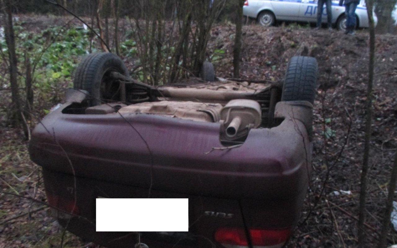 В Чепецком районе произошло ДТП: автомобиль перевернулся в кювете