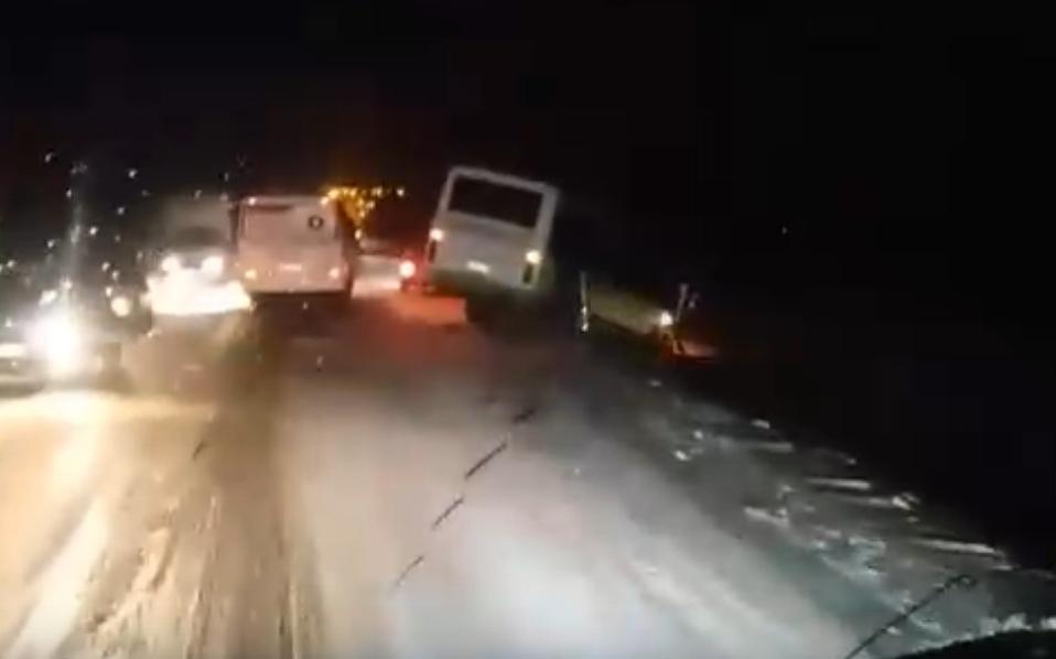 Кирово-чепецкий автобус съехал в кювет на трассе