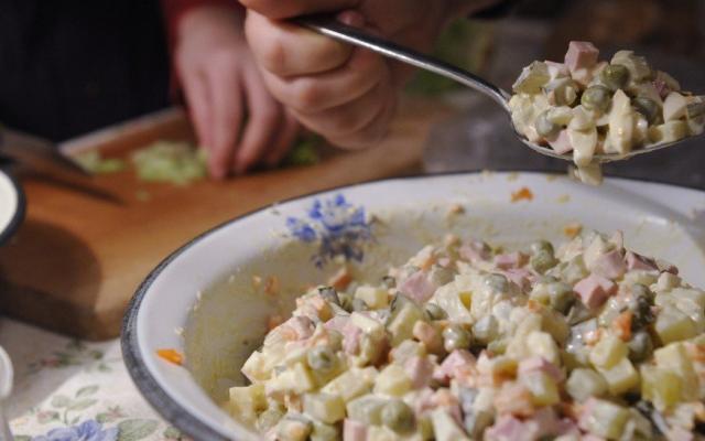 Специалисты подсчитали стоимость тазика оливье и селедки под шубой