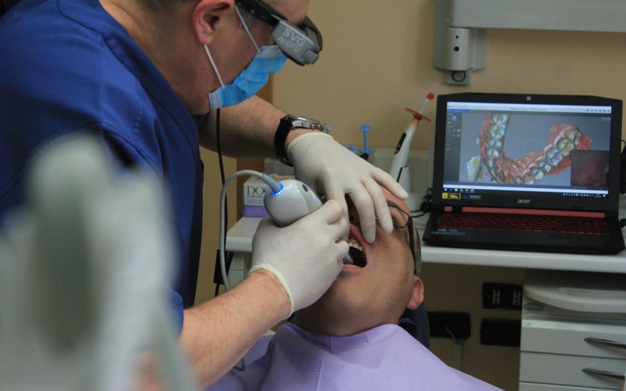 Протезирование зубов: Как получить идеальную улыбку и не разориться?