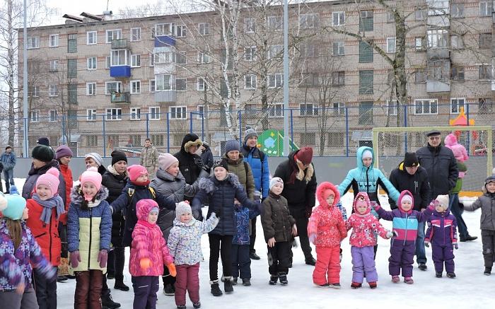 В Кирово-Чепецке открыли новую дворовую хоккейную площадку