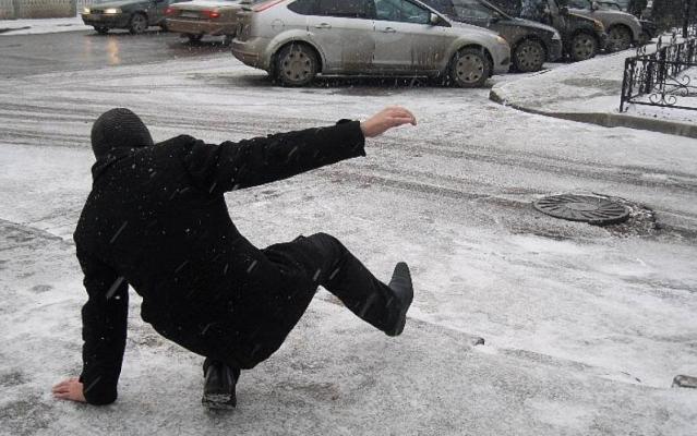 Известно, сколько людей пострадало из-за гололедицы в Чепецке