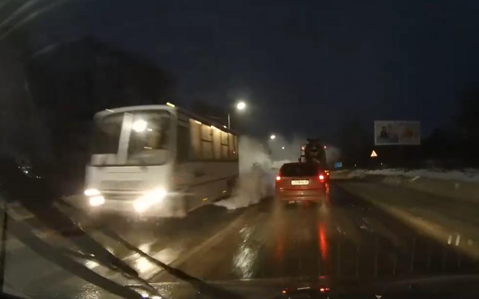 Видео дня: чепчане засняли чадящий автобус