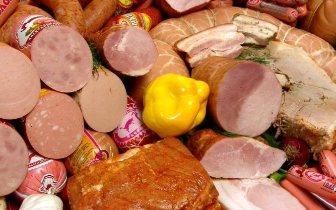 Специалисты рассказали, как правильно выбрать колбасу к новогоднему столу