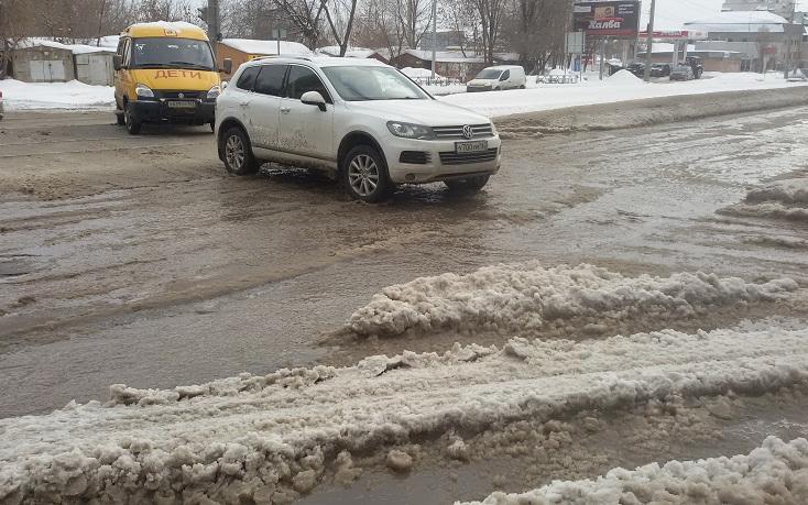 "Затопило всю улицу": в центре Кирово-Чепецка произошла коммунальная авария