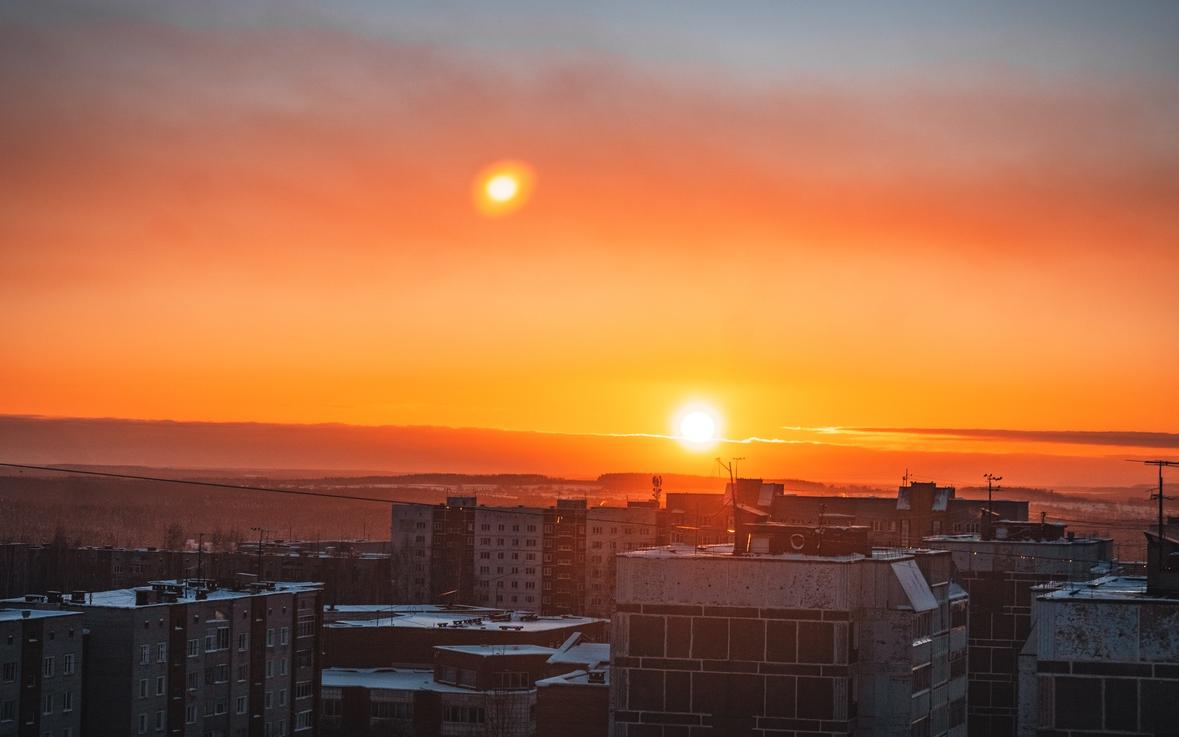 Фото дня: в Кирово-Чепецке на смену пасмурному небу пришел живописный закат