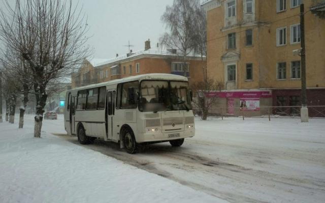 В Кирово-Чепецке водителя автобуса сняли с маршрута из-за долгов