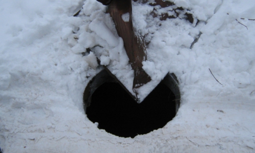 Ребенок в Кирове упал в люк с кипятком: в Чепецке начались проверки 