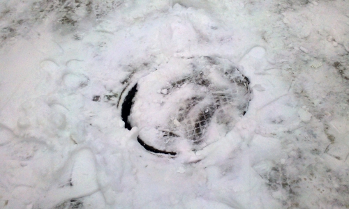 В Кирово-Чепецке неизвестный украл две крышки люков