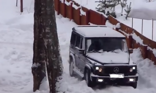 В Кирово-Чепецком районе в пожаре пострадал "Мерседес Гелендваген"