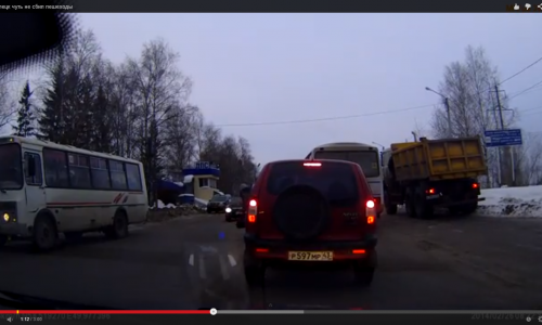 В Чепецке "Приора" едва не сбила женщину (видео)