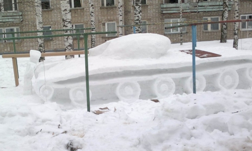 В Чепецке появился огромный танк