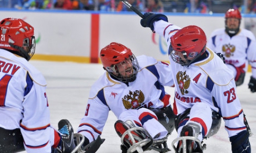 Полуфинал по следж-хоккею на Паралимпиаде: Россия пока ведет