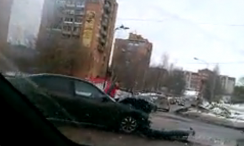 Авария на России: женщине потребовалась помощь "скорой" (видео)