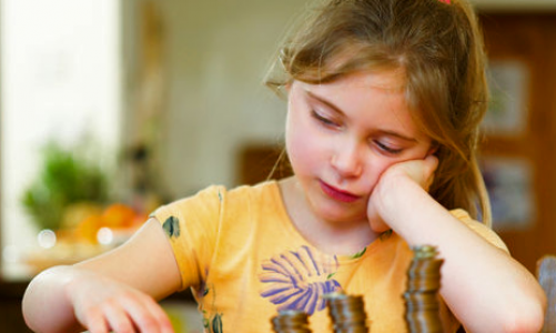 Мама задолжала собственному ребенку почти полмиллиона рублей